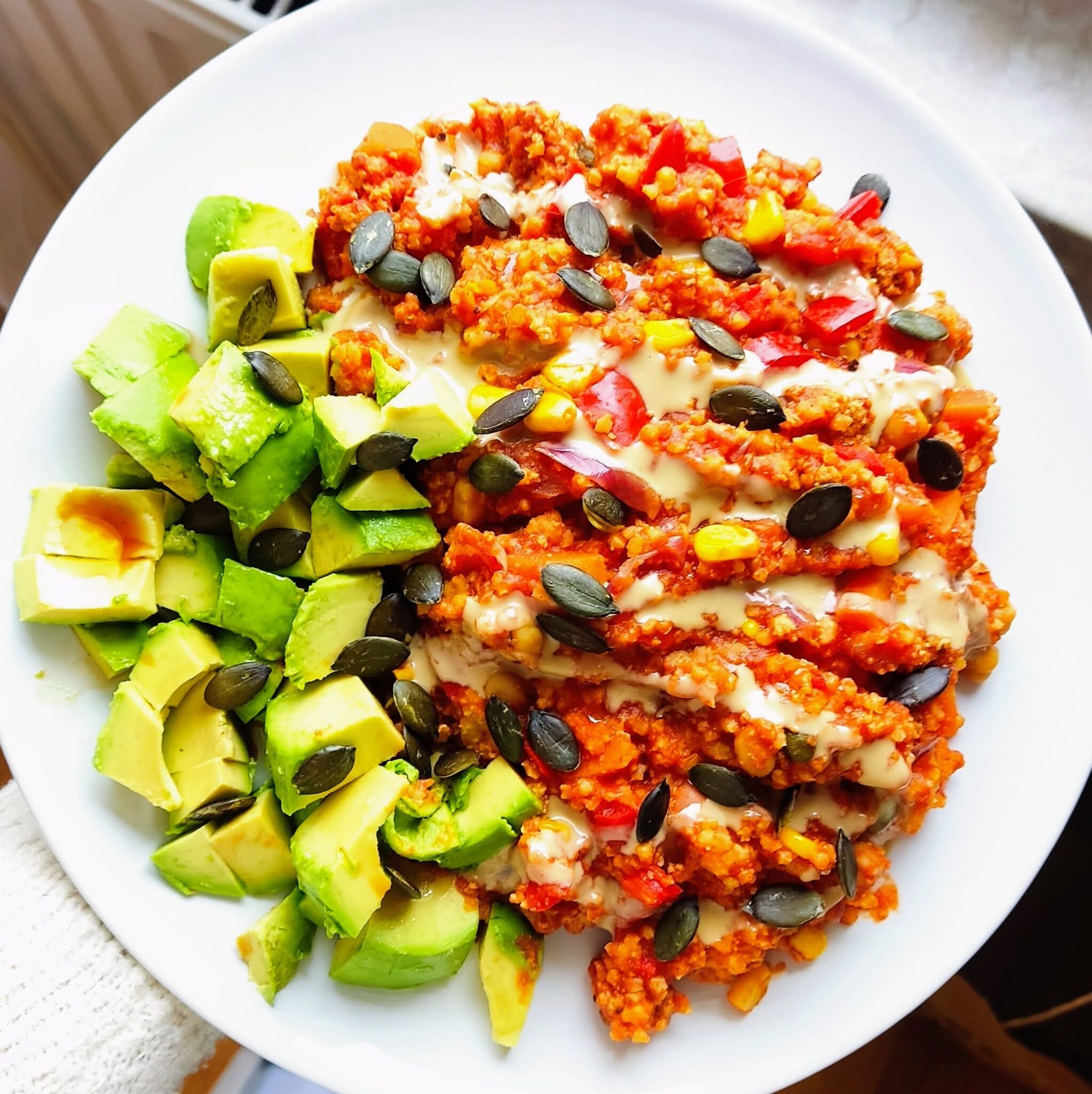 Hirse mit Gemüse und Avocado
